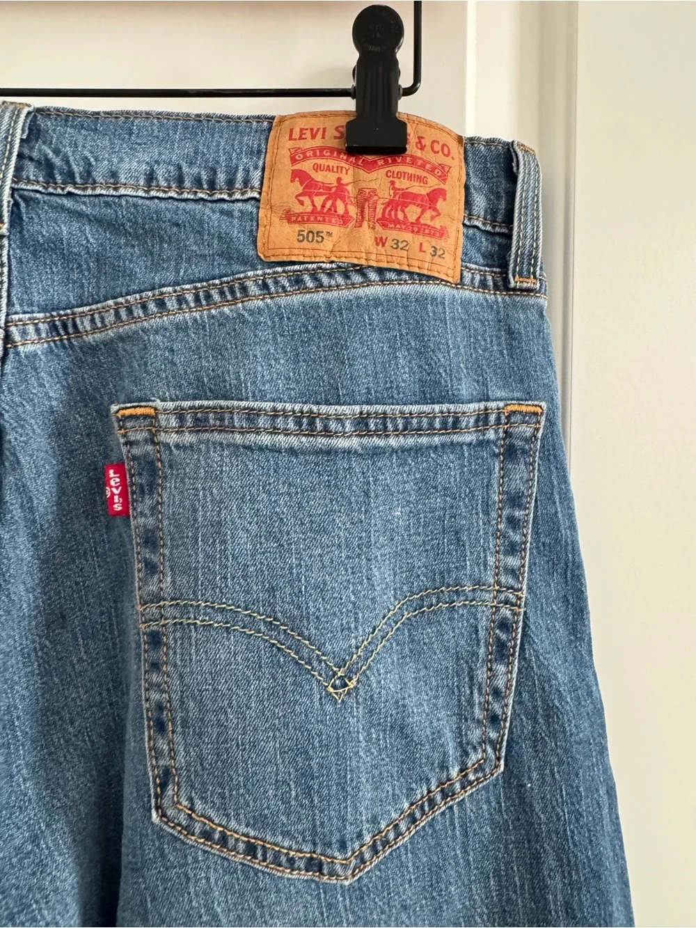 Levi's 505  Medium Blue Denim Jeans with Red Tab and Tan Leather Patch 32 x 32
